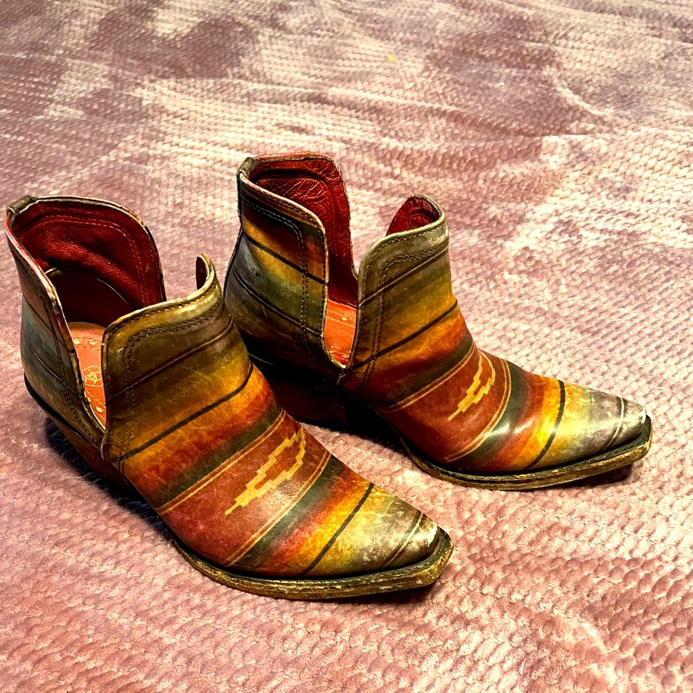 ARIAT ankle boots